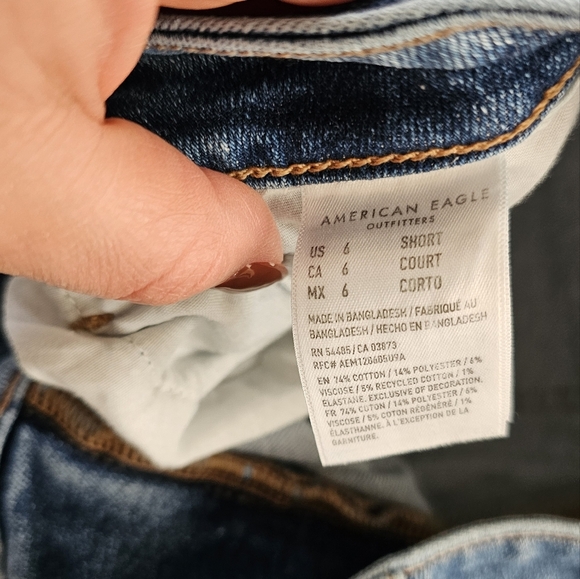 American Eaglr Stretch Curvy Mom Jean - Picture 3 of 7